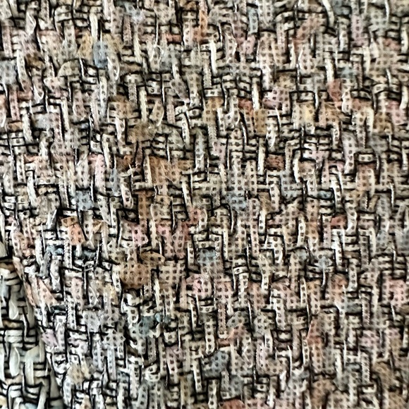 BARBIE - Complete your Chanel Barbie look with this blush jacket. - Picture 6 of 11